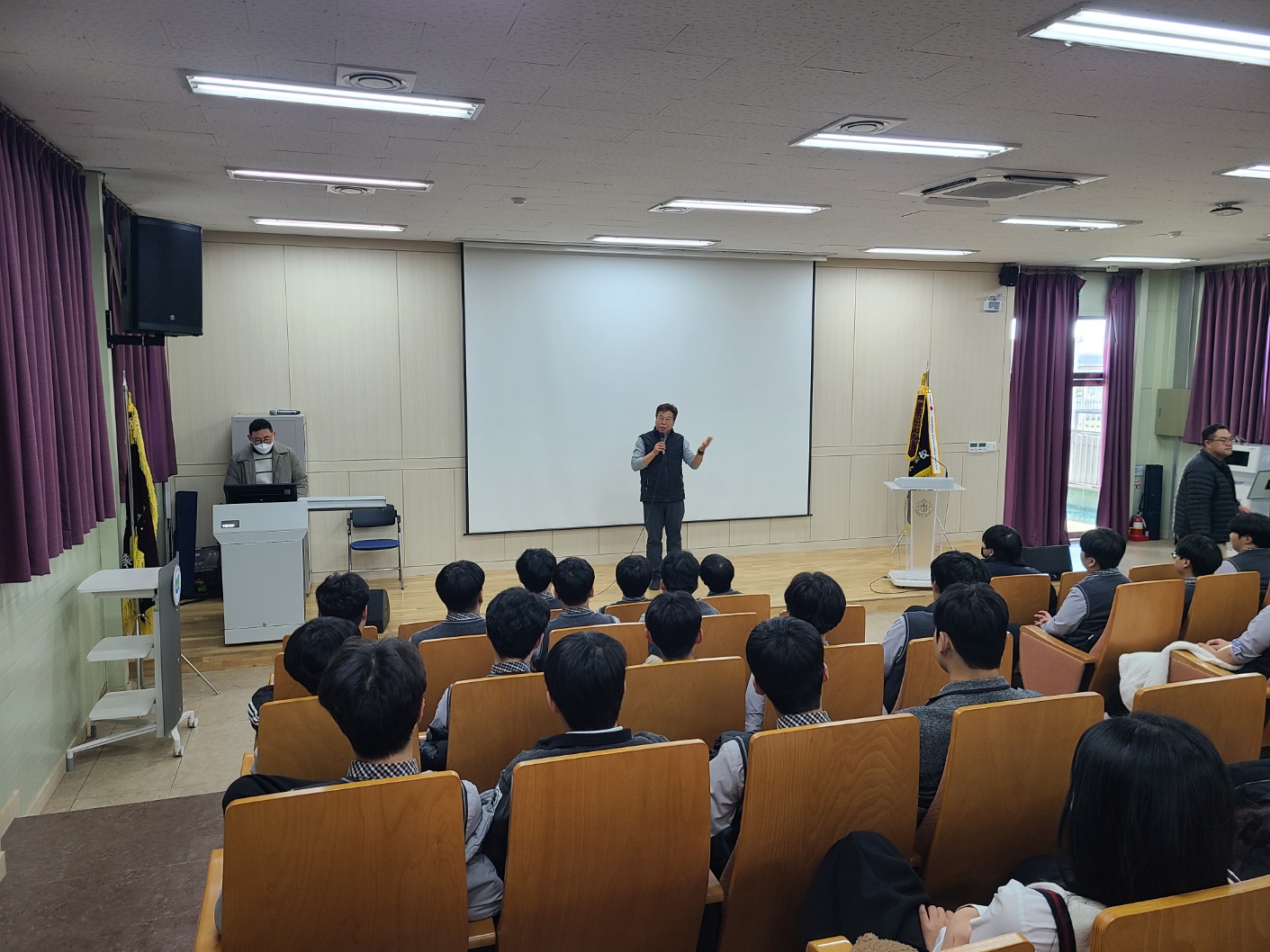 여수공고 자동차과 방문, 미래 자동차 전문가의 꿈을 심어주다! 상세정보 페이지로 이동하기